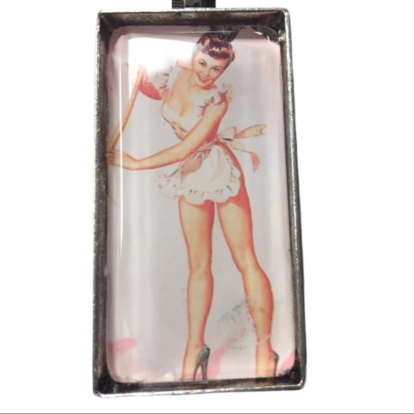 Pin up necklace - Picture 2 of 5